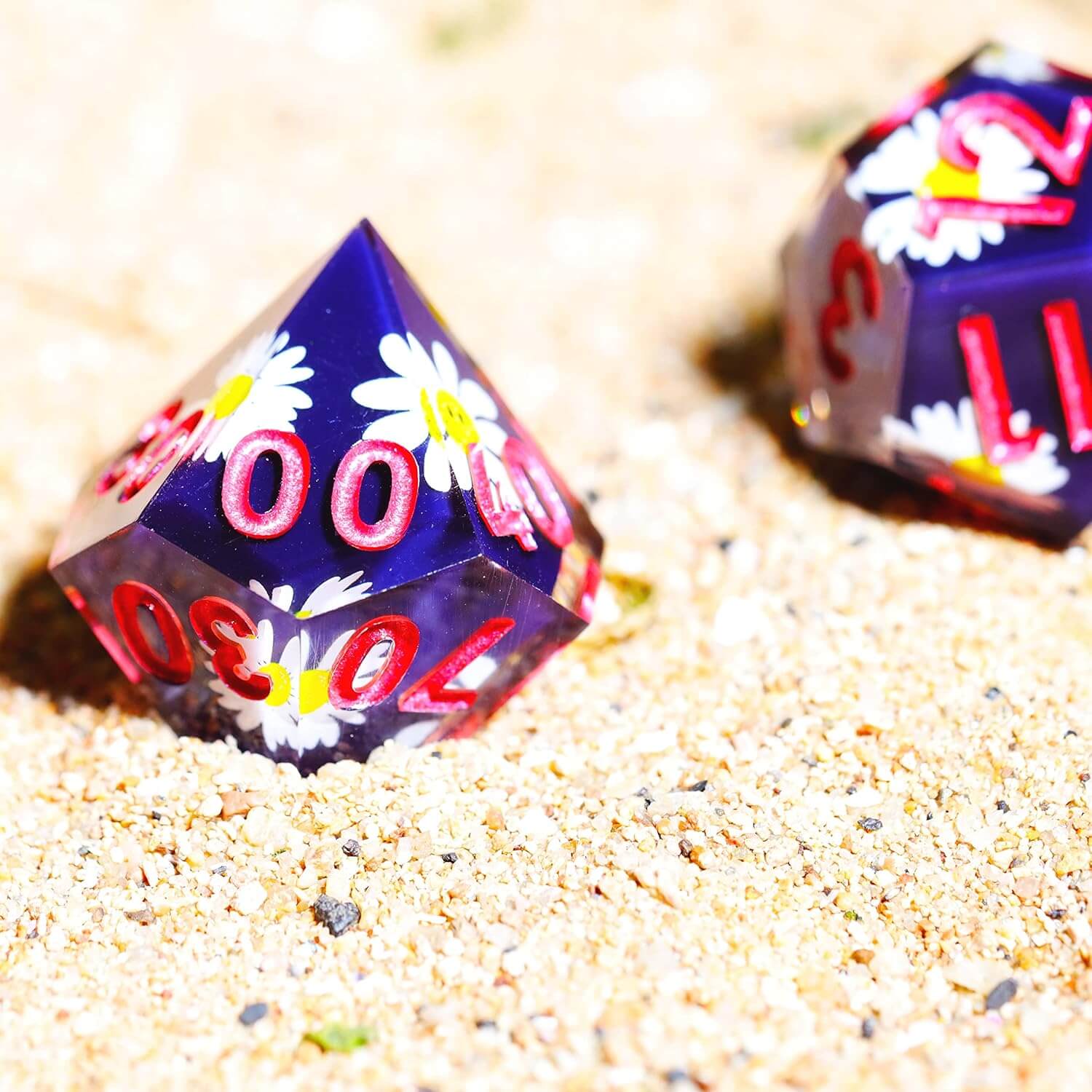 D&D 7-Piece Sharp Edge Smiling Daisy Polyhedral Resin Dice Set - Image 4