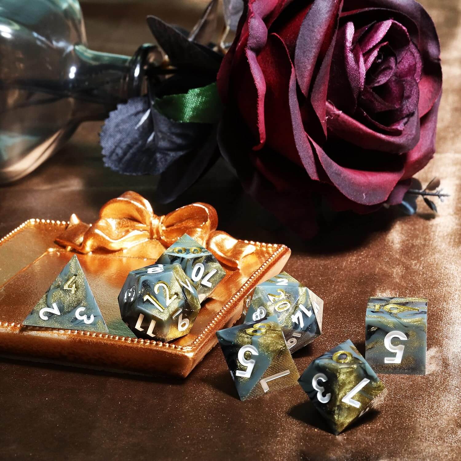 D&D Sharp Edge 7-Piece Polyhedral Resin Dice Set - Image 5