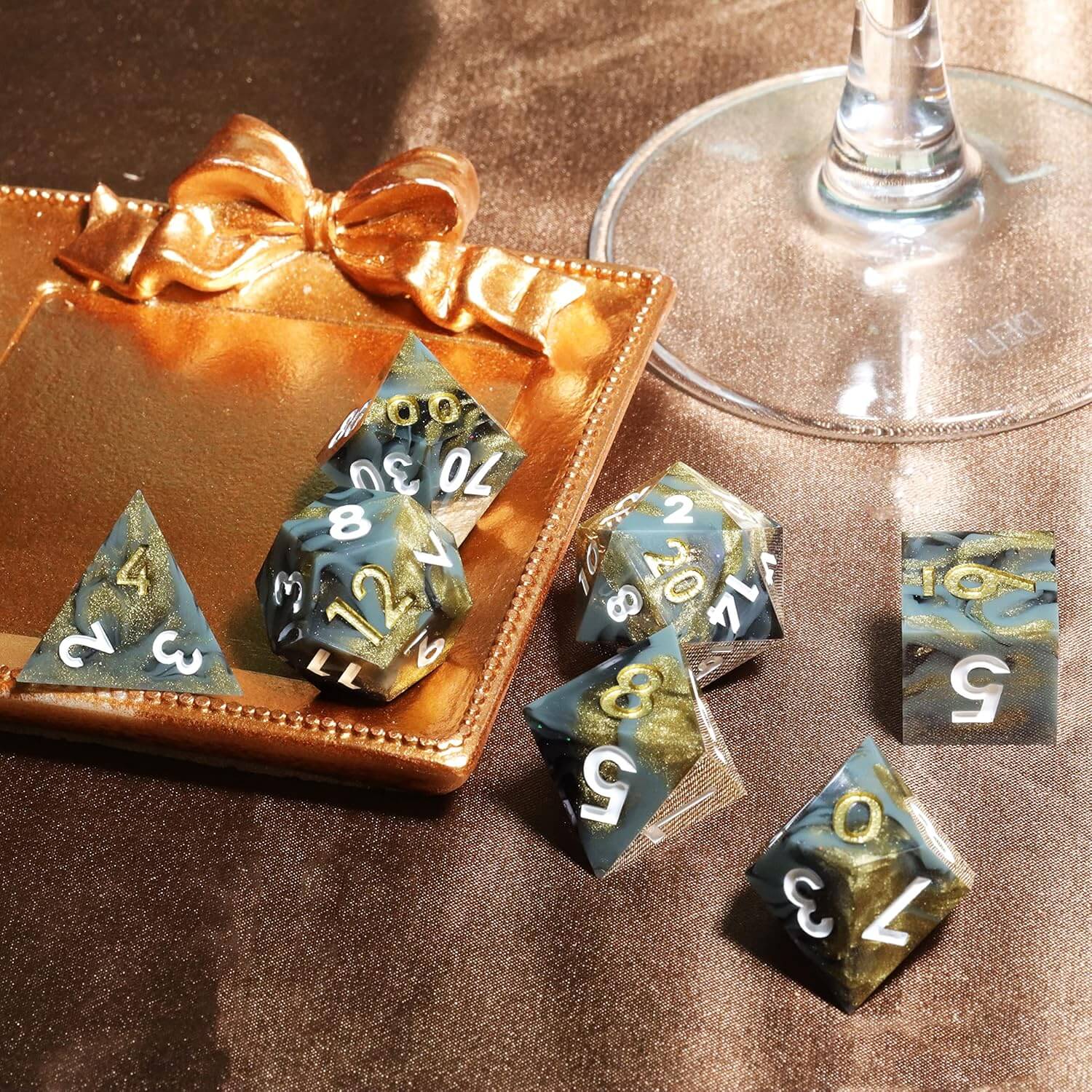 D&D Sharp Edge 7-Piece Polyhedral Resin Dice Set - Image 6