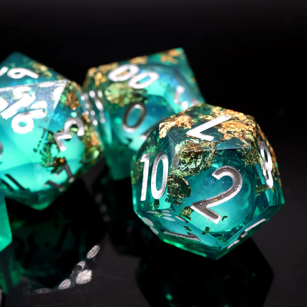 Sharp Edge Liquid Core 7-Piece DND Dice Set - Image 8